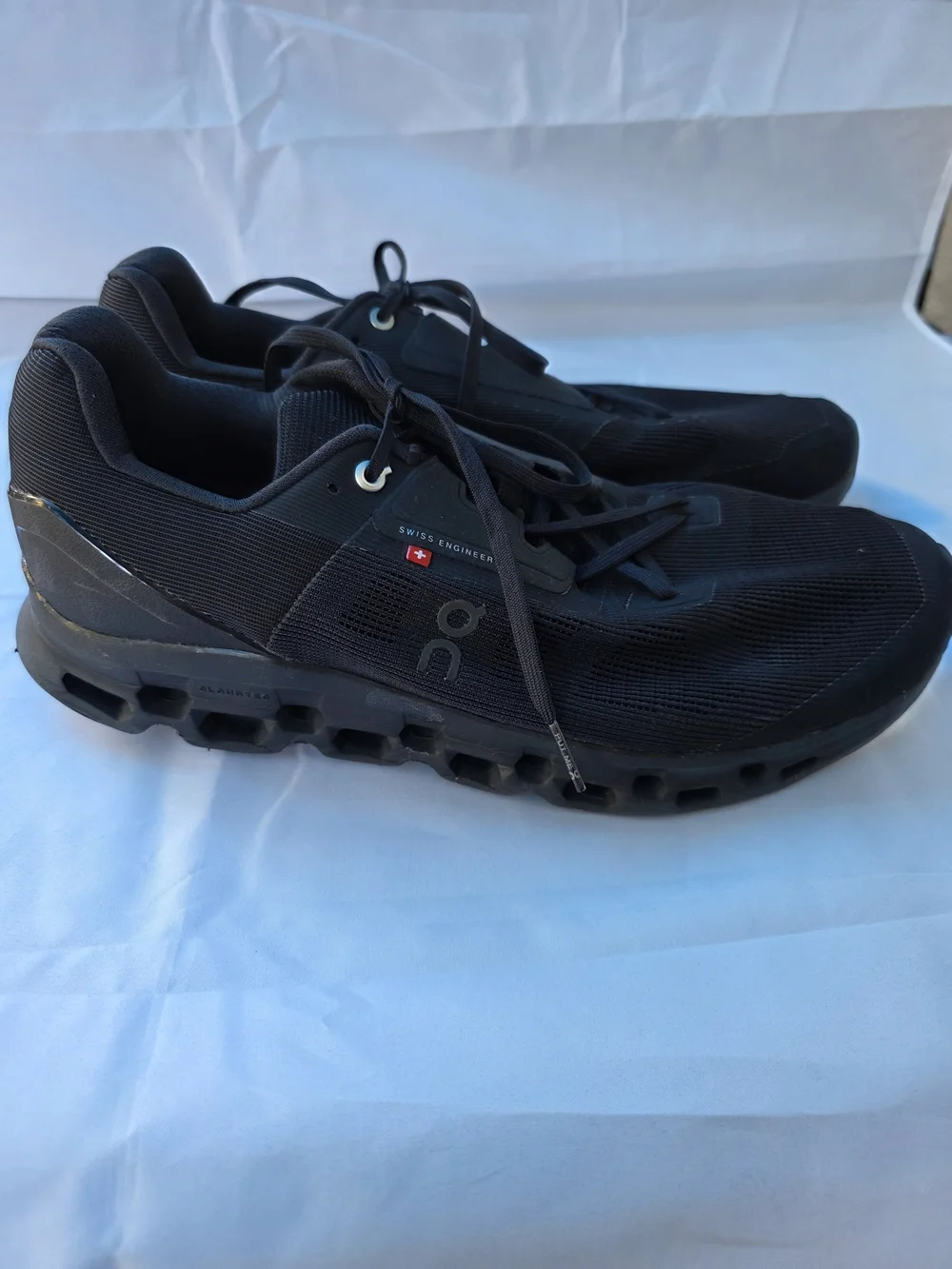 On Clouds versatile black